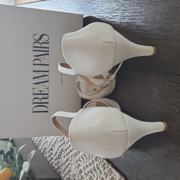 *Dream Pairs Amore Pumps- 7 - Picture 4 of 12